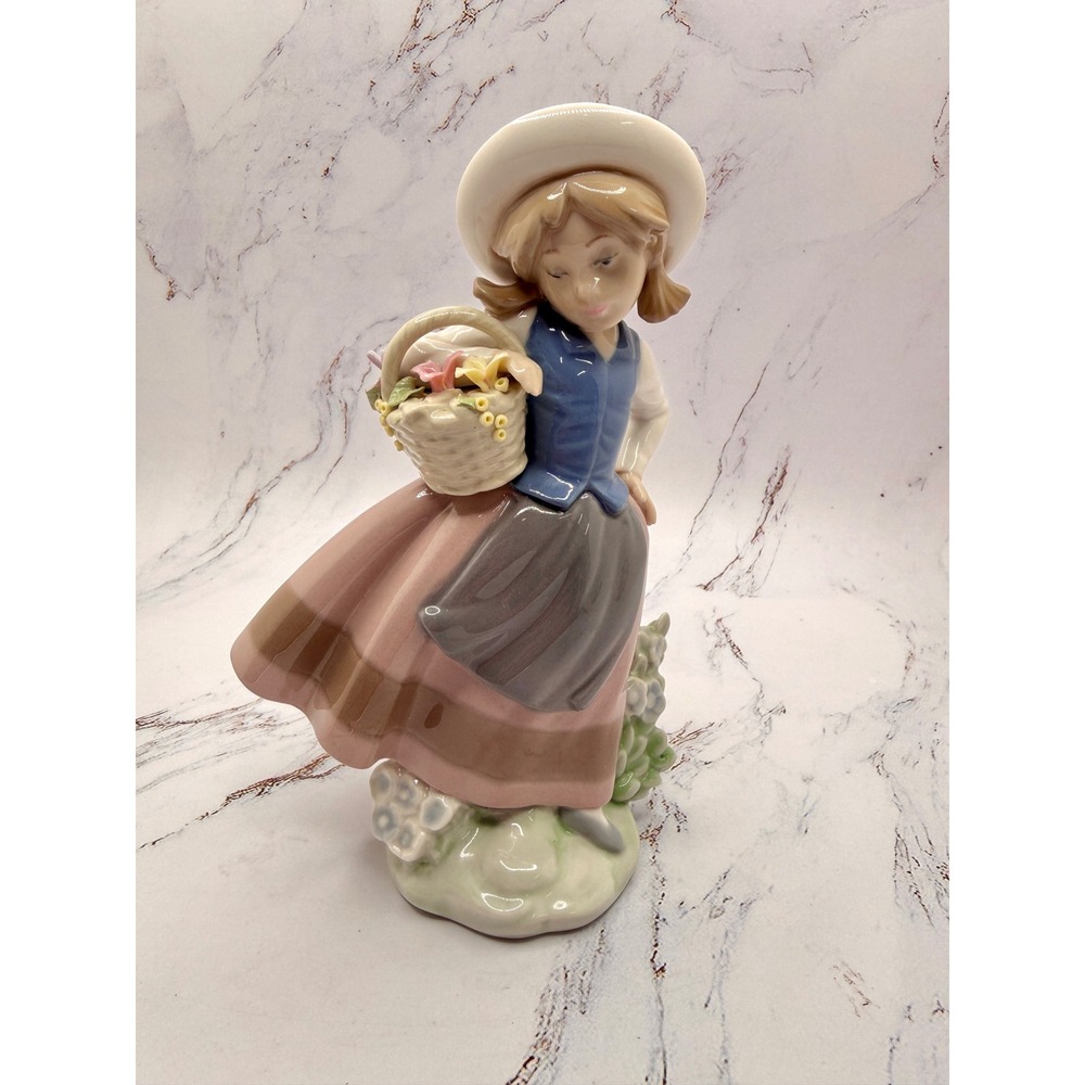 Lladro 5221 Sweet Scent Girl with Flower Basket Porcelain Figurine Jose Puche‎